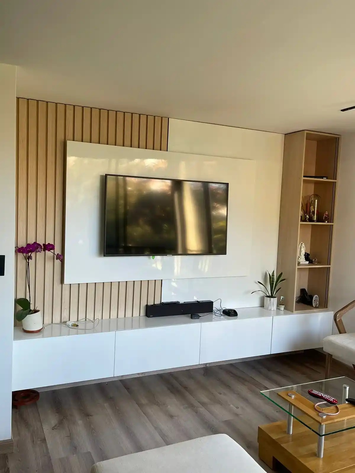 Sala TV Empotrada — Centro de Entretenimiento
